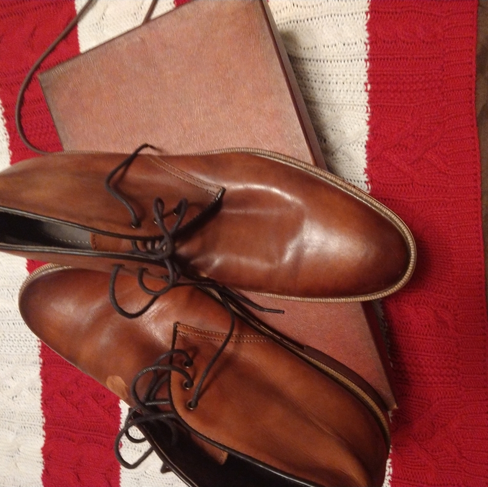 New with defect, Joseph Abound chukka boots, color tan, size 9.5,has coloration